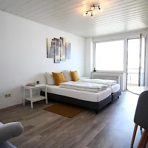 Großzügige Stadtwohnung - Garage, Balkon Apartment