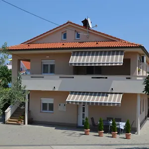 Renata , Vrh (Krk) Croazia